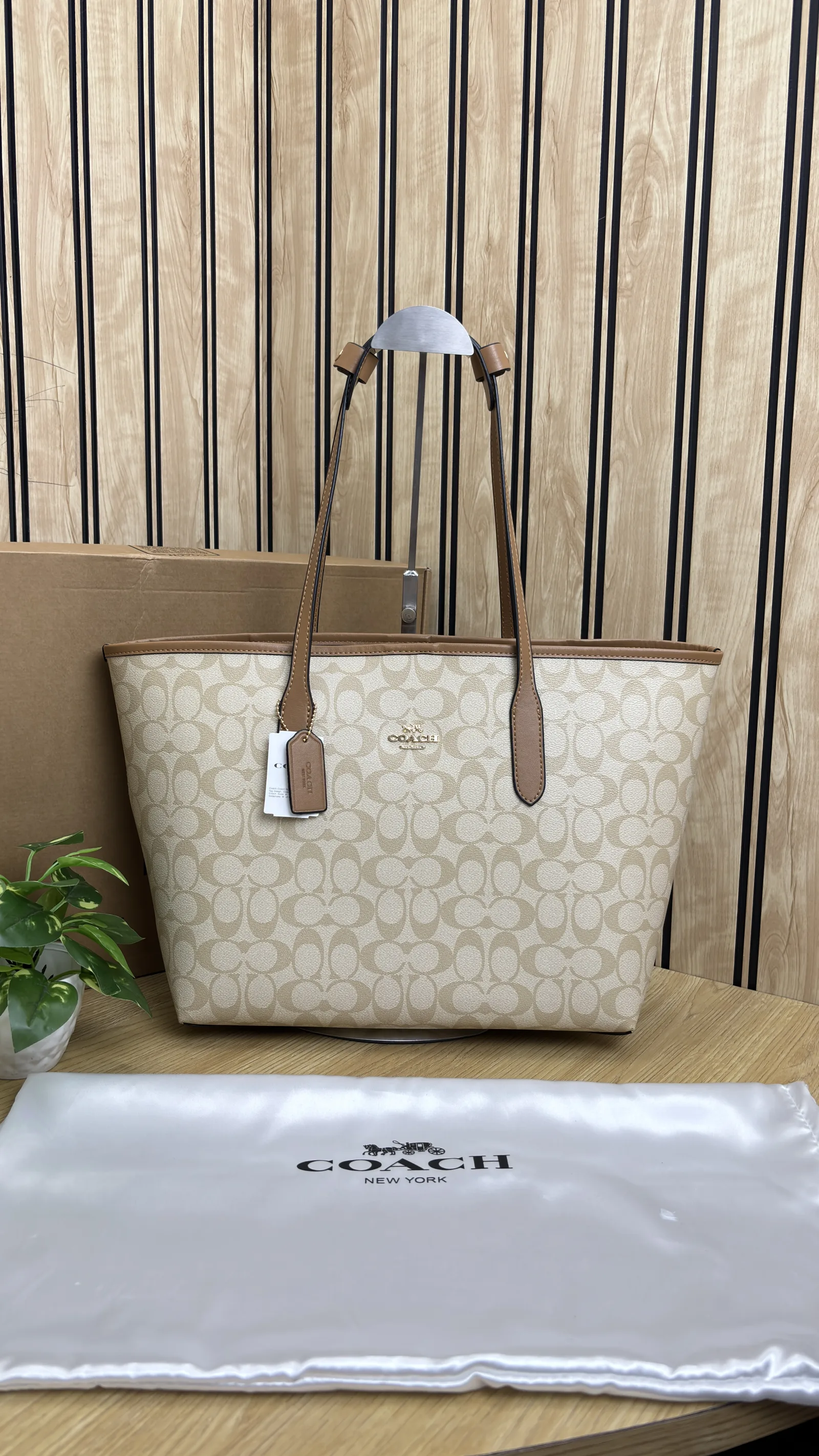 COACH CITY TOTE BAG