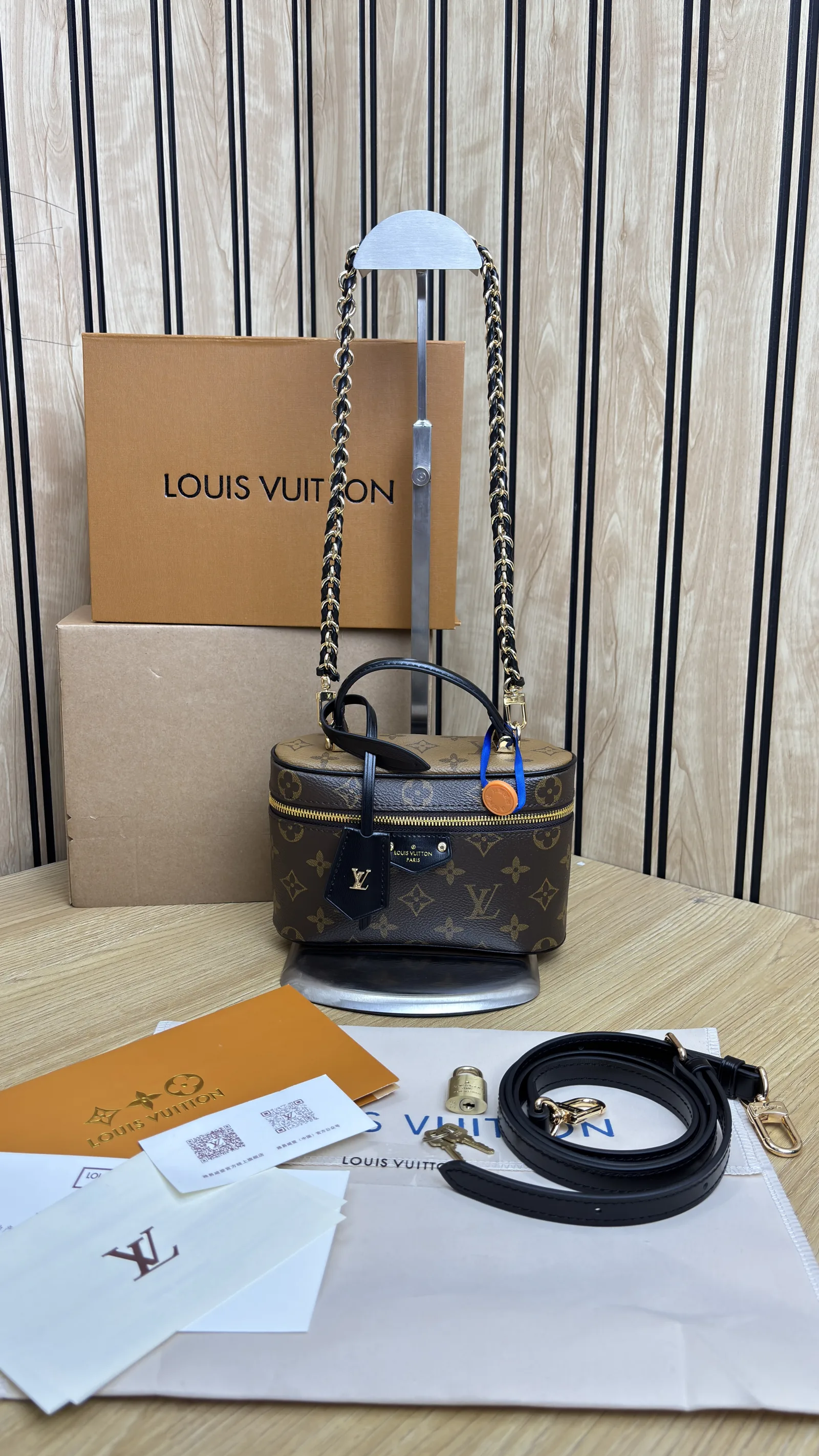 LV VANIY CHAIN POUCH BAG
