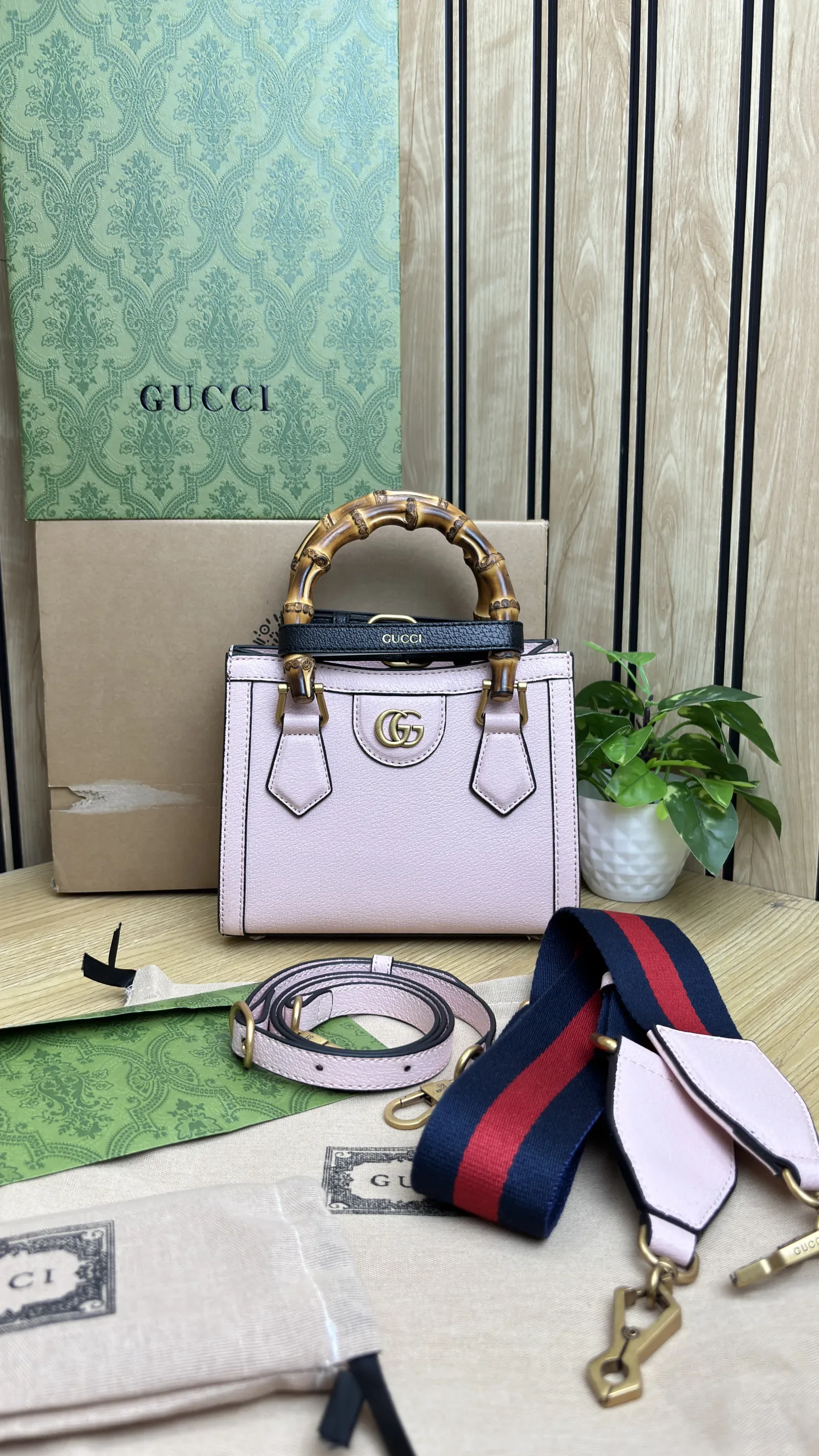 *GUCCI DIANA MINI TOTE BAG*