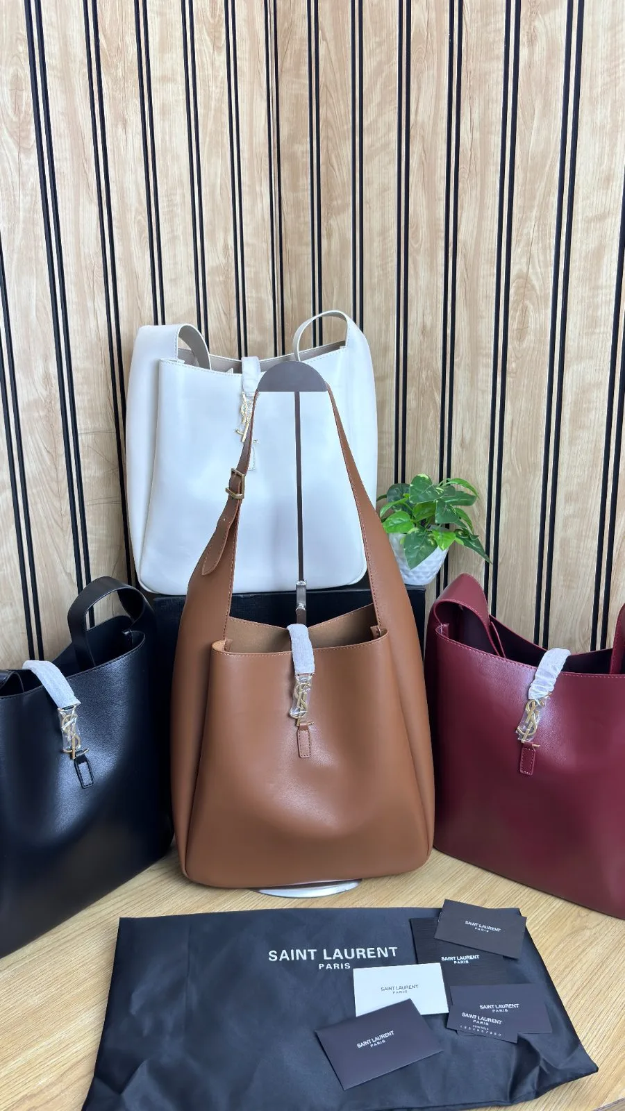 YSL LE 5 À 7 SUPPLE LARGE IN GRAINED LEATHER