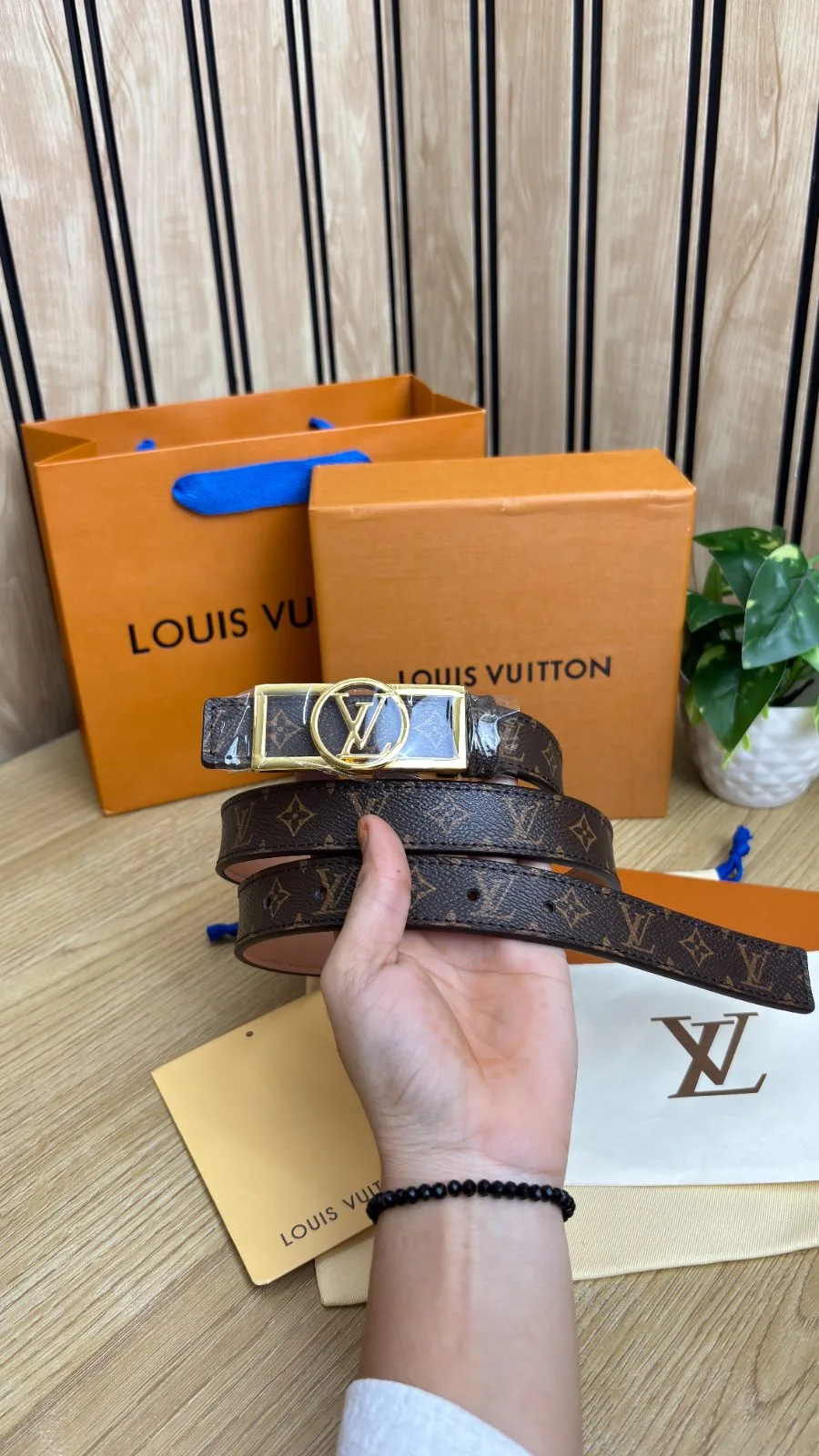 LV BELT 0021