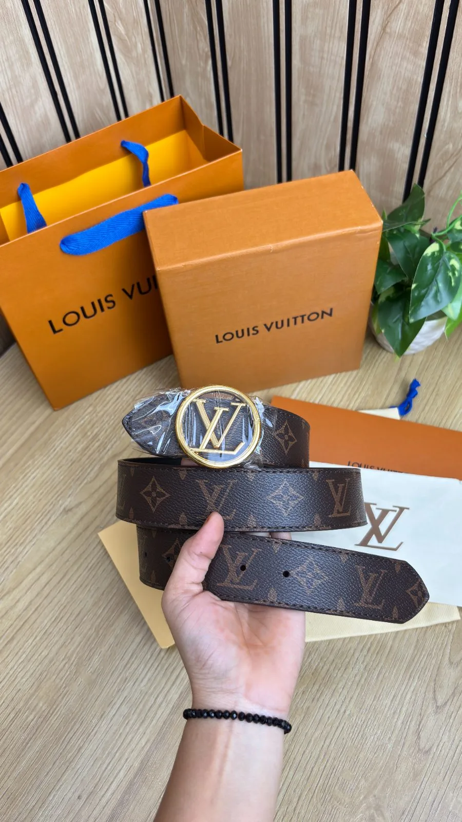 LV BELT 0011