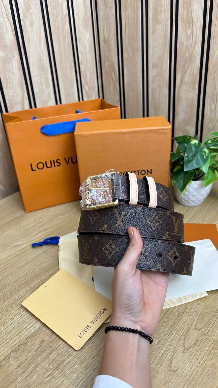 LV BELT OO12