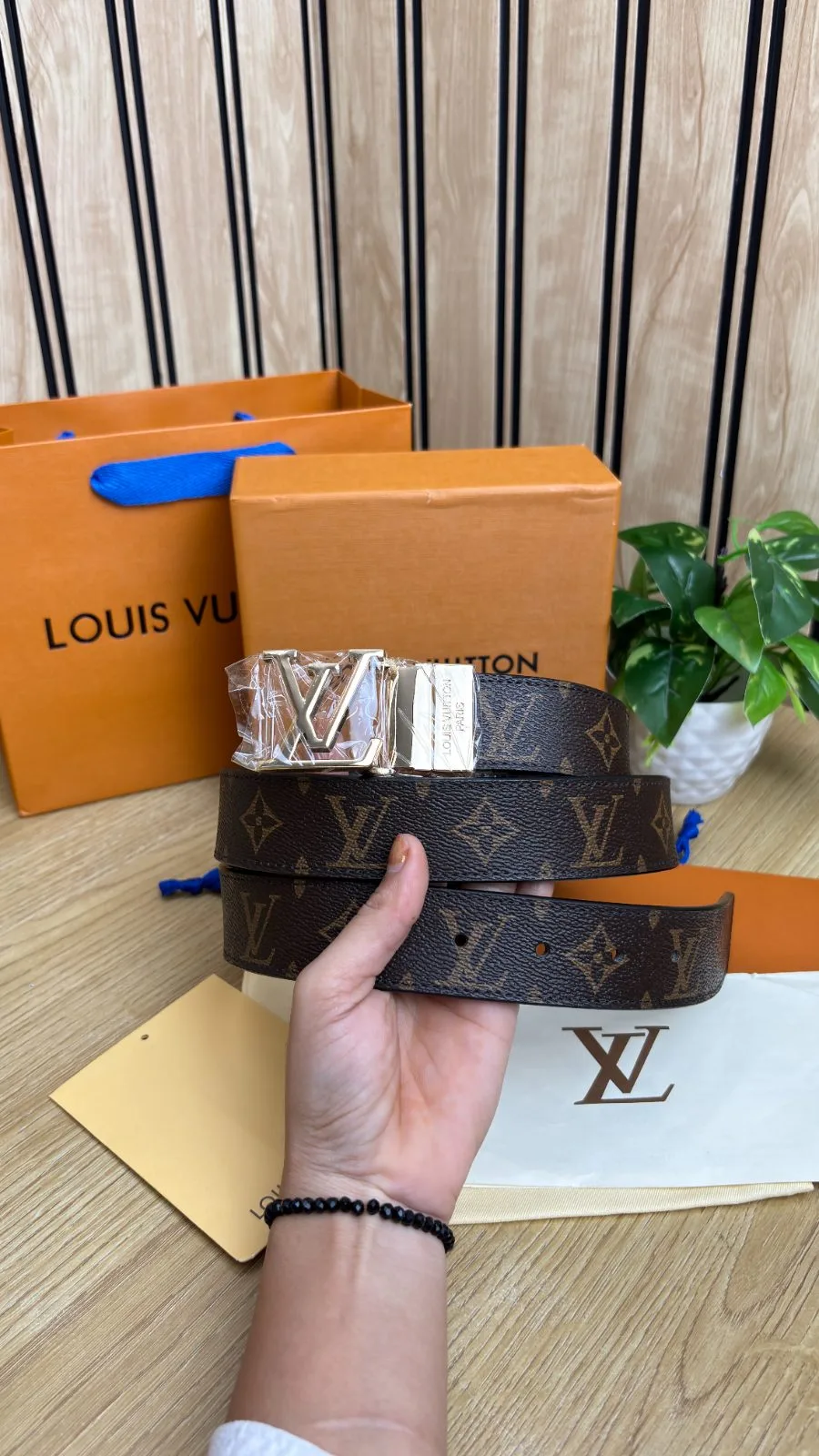 LV BELT 0013