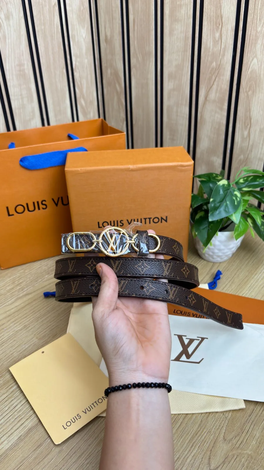 LV BELT 0023