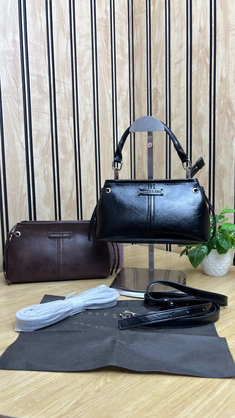 CHARLES AND KEITH NOANE TOP HANDLE BAG- NOIR