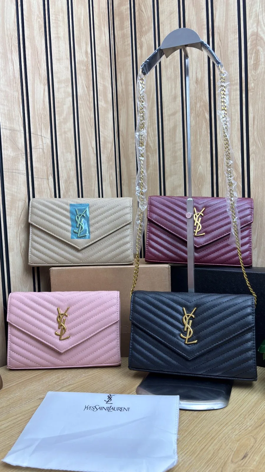 SAINT LAURENT CASSANDRE