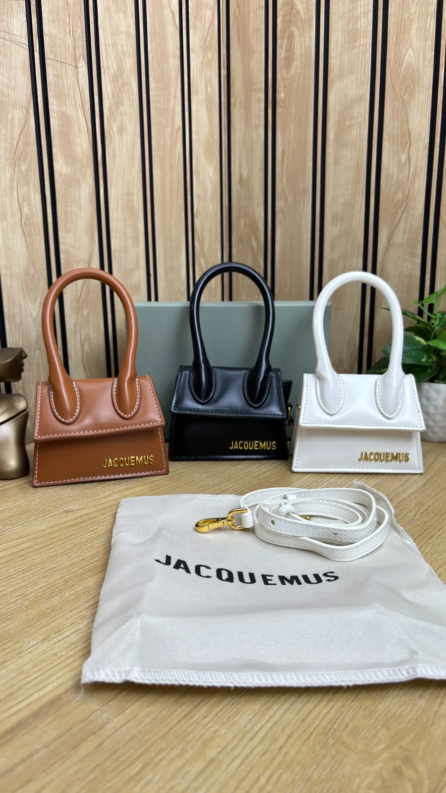 JACQUEMUS LE CHIQUITO MOYEN CROSSBODY BAG