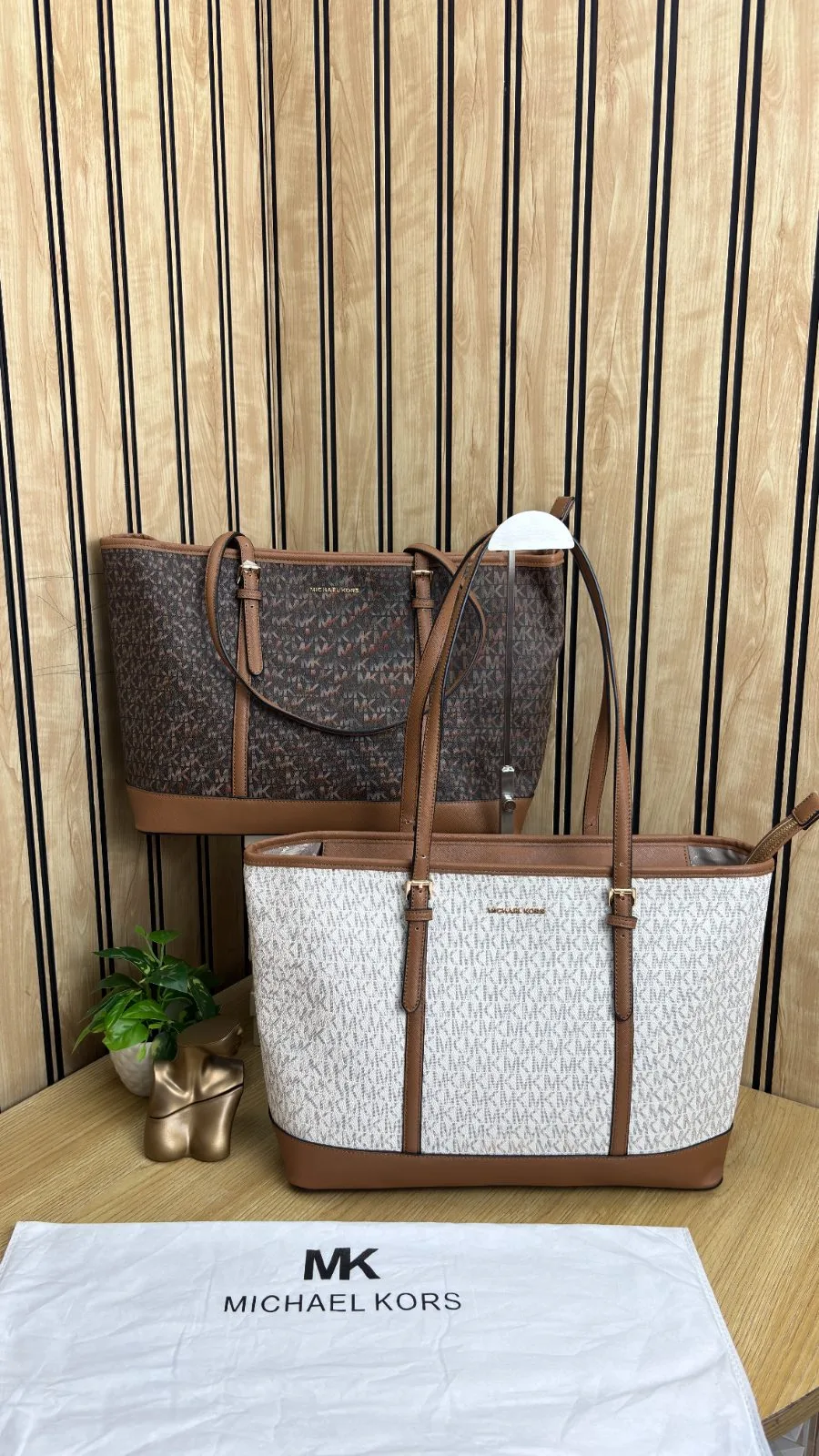 MK JET SET TRAVEL LARGE LOGO TOTE BAG