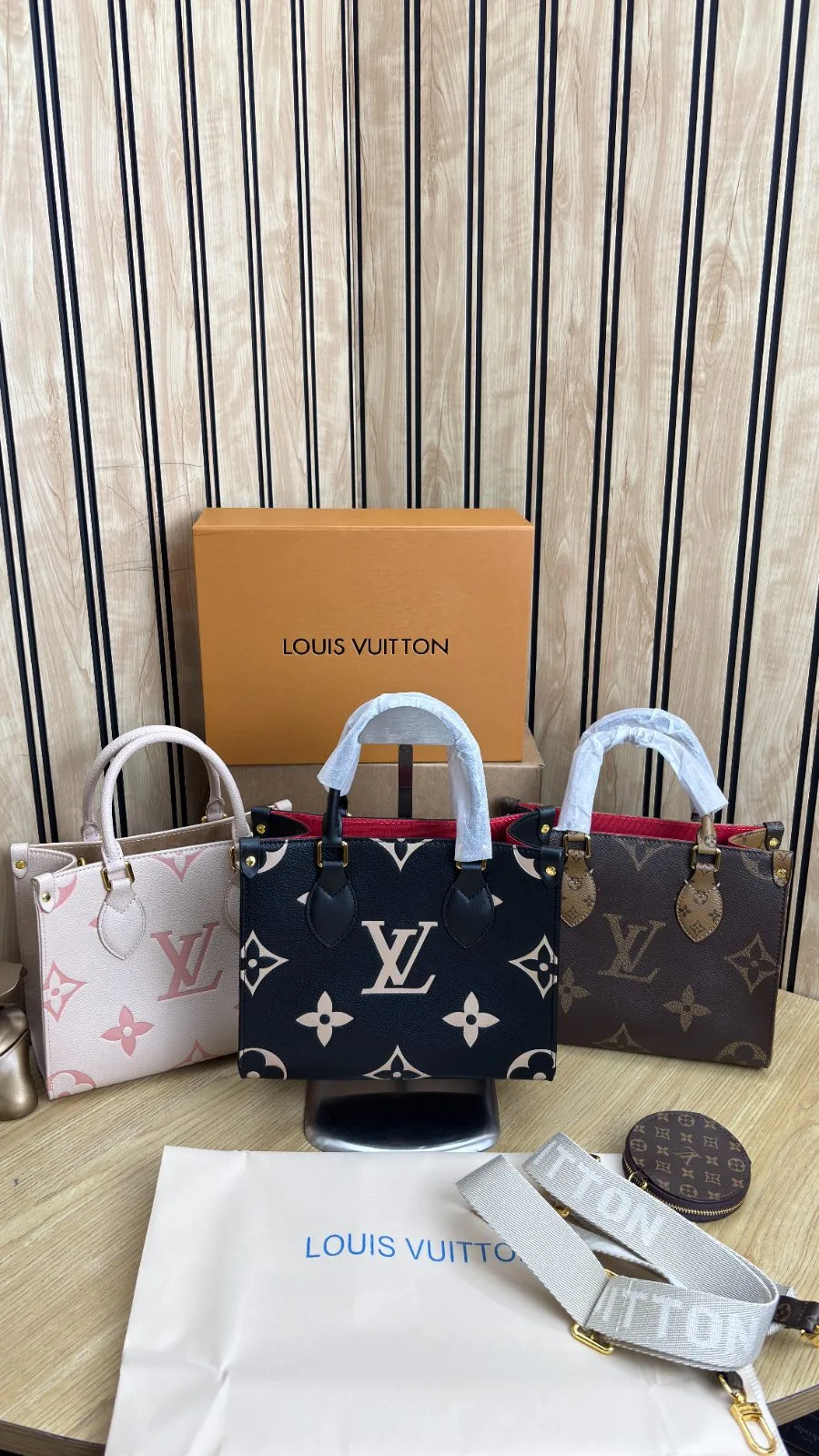 LOUIS. VUITTON ONTHEGO HANDBAG