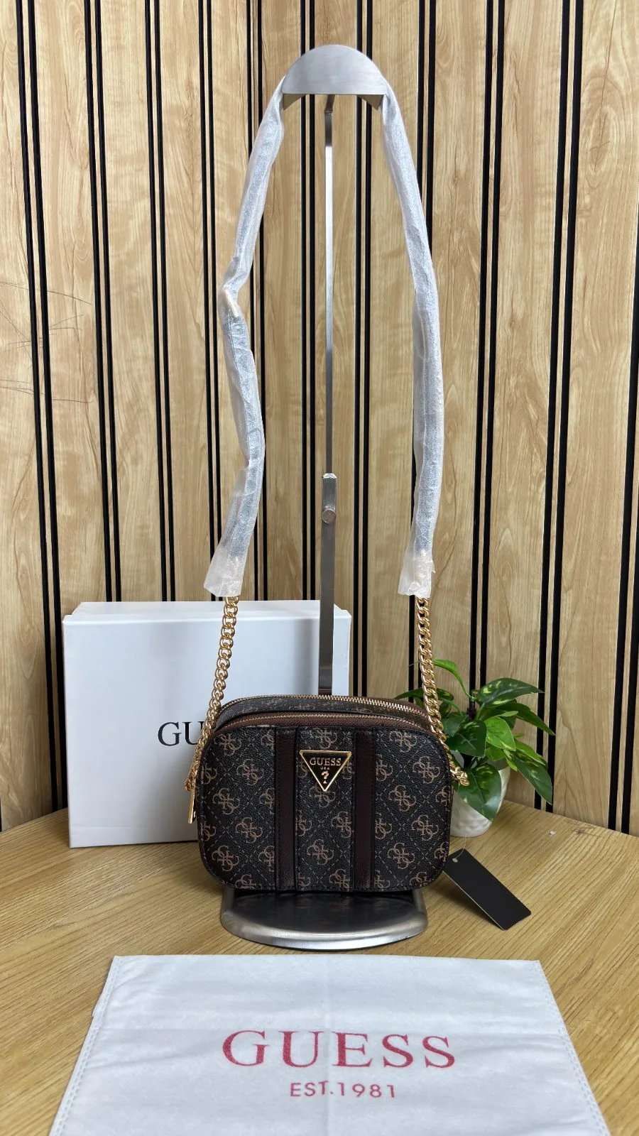 GUESS CAMERA CROSSBODY BAG