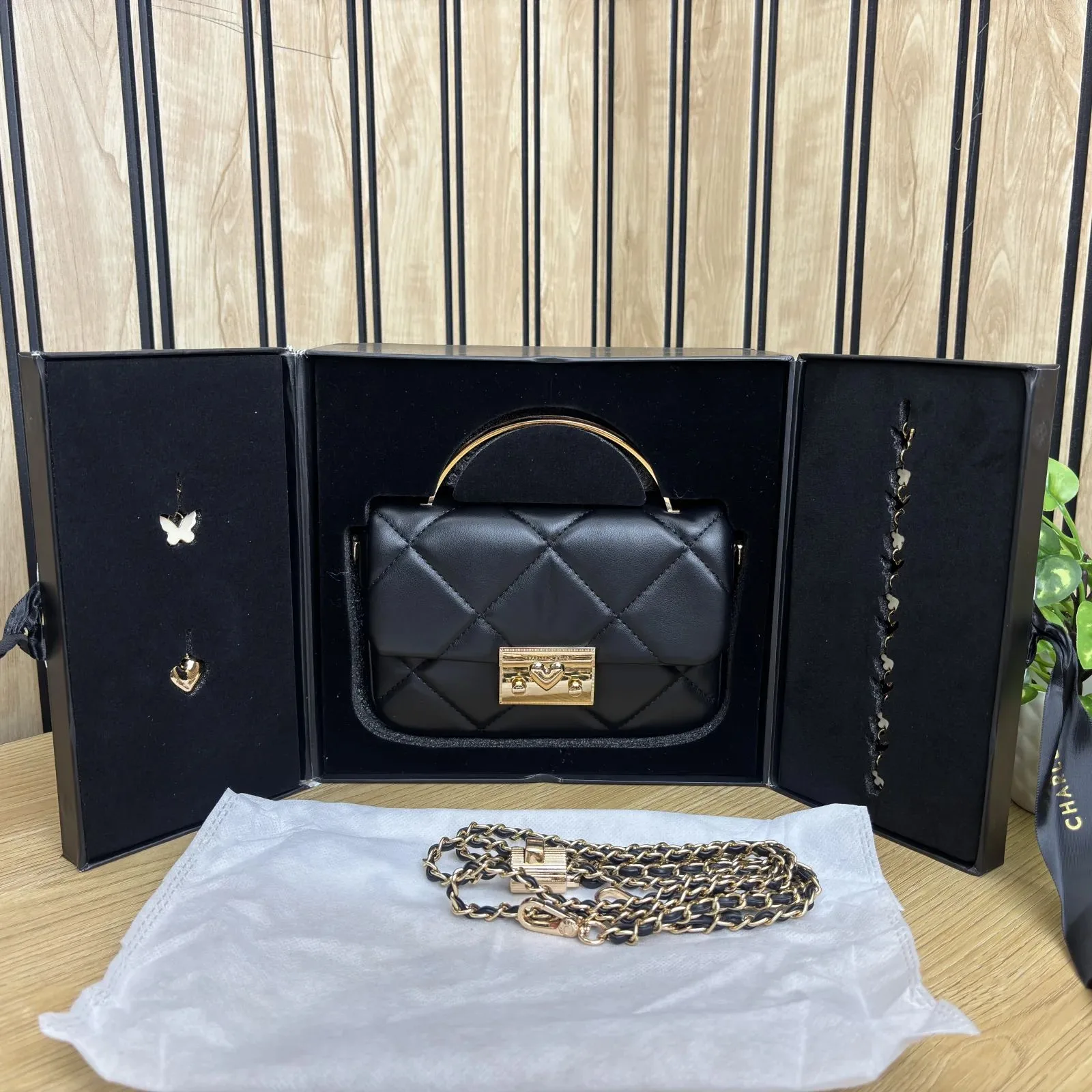 CHARLES & KEITH GIFT PACK