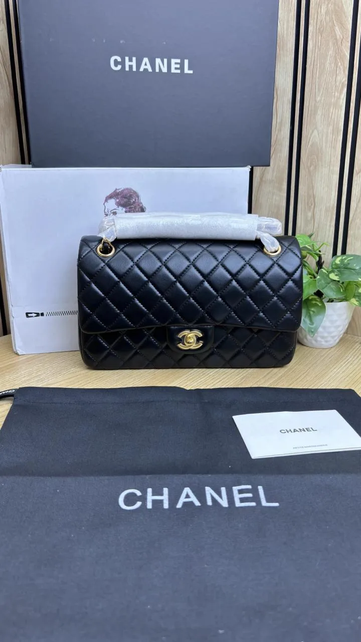 CHANEL CLASSIC FLAP BAG