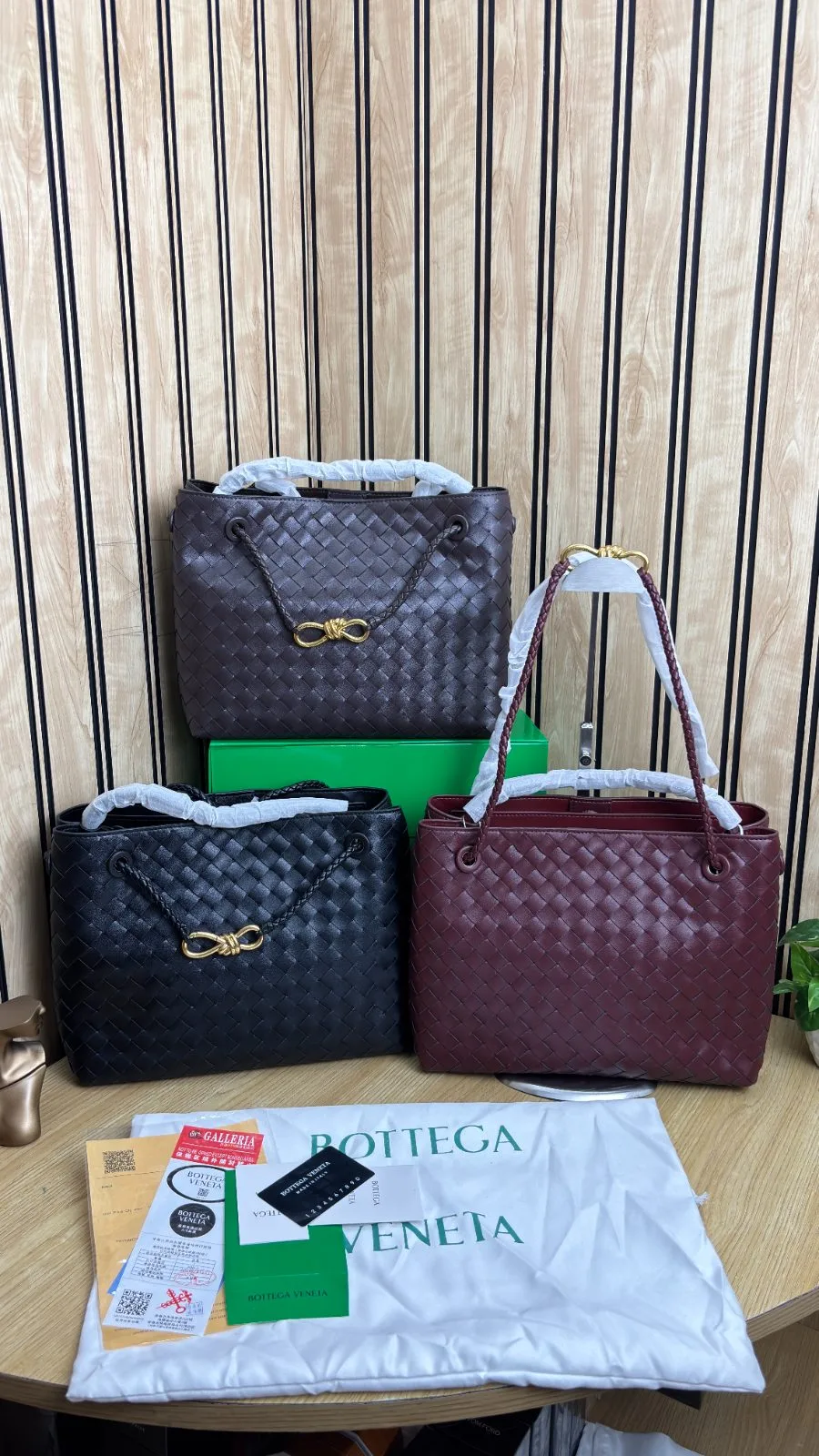 BOTTEGA VENETA PARACHUTE LARGE SHOULDER BAG