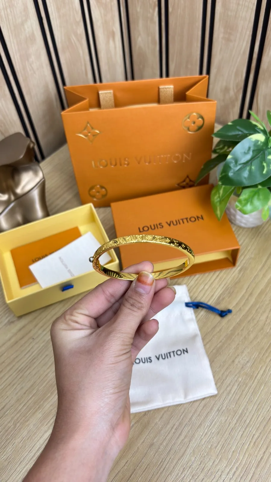 LV BRACELET 0082