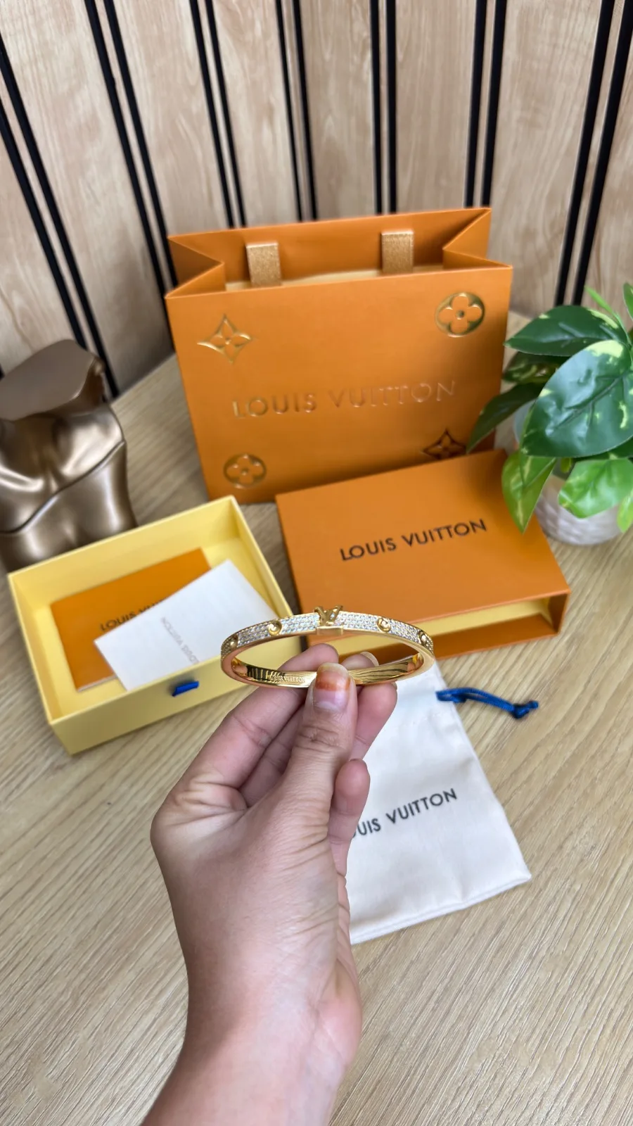 LV BRACELET 0083